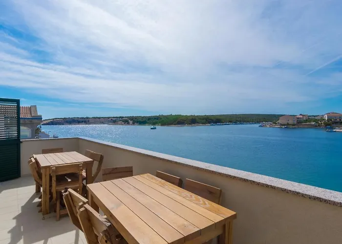 By The Sea Simuni, Pag - 18386 * Колан