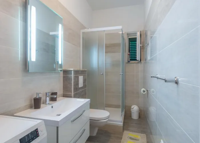 By The Sea Simuni, Pag - 18386 Колан